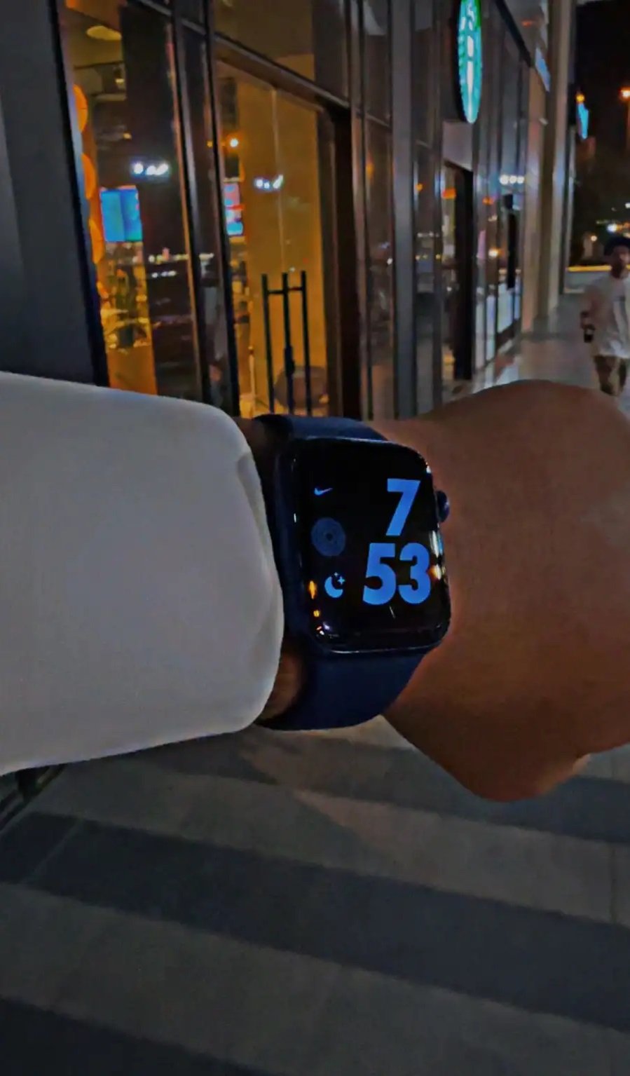 ابل واتش الجيل السادس