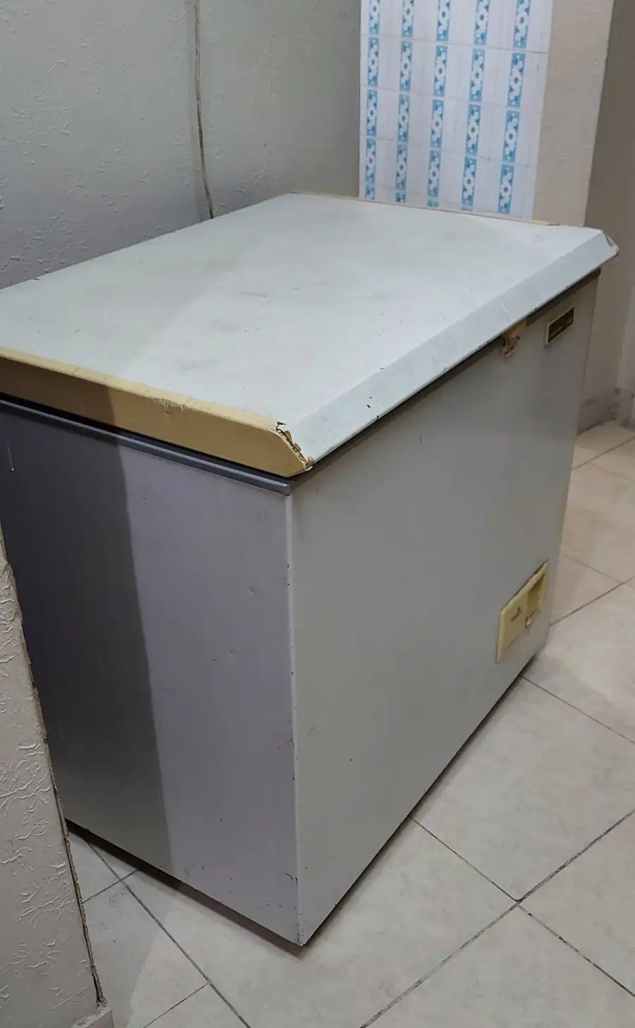 فريزر للبيع شغال تمام والحمدلله كبير