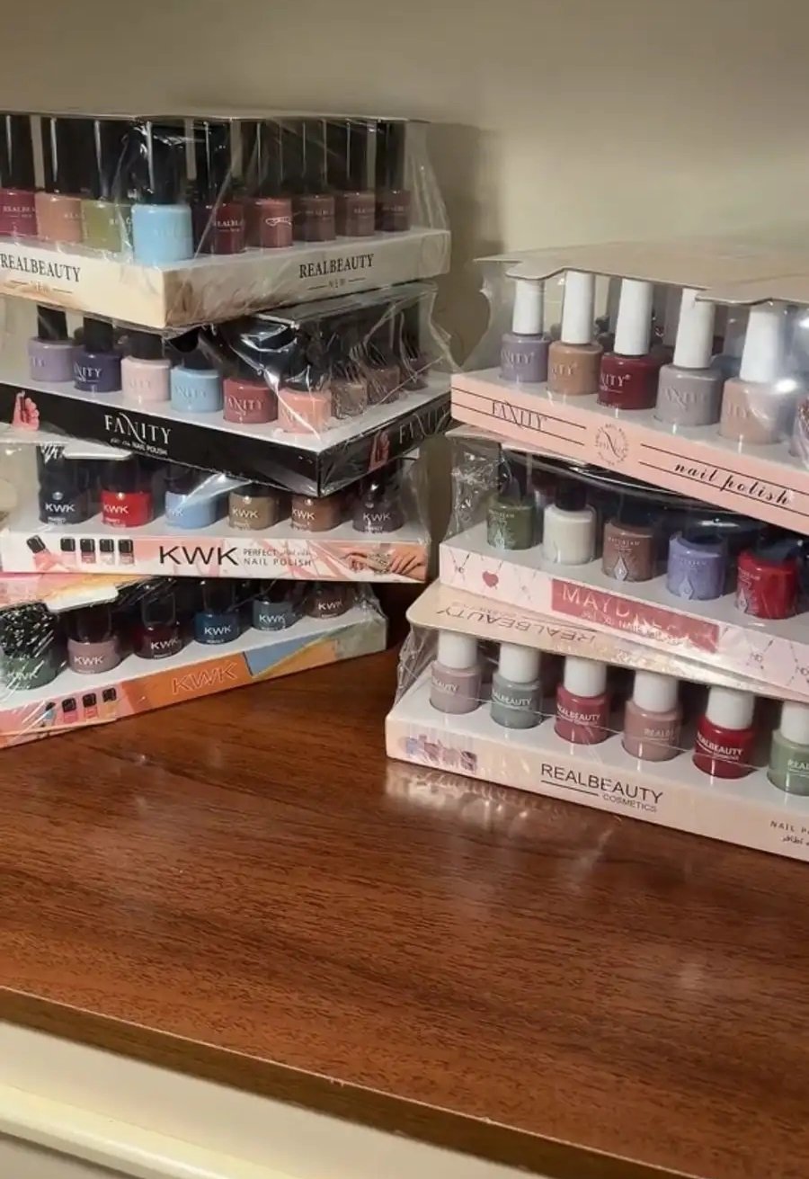 بوكسات مناكير 24 لون ب 65