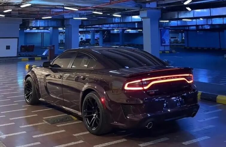 تشارجر هيلكات وايد بدي 2022الوحيده بالمملكه باللون اول مالك
