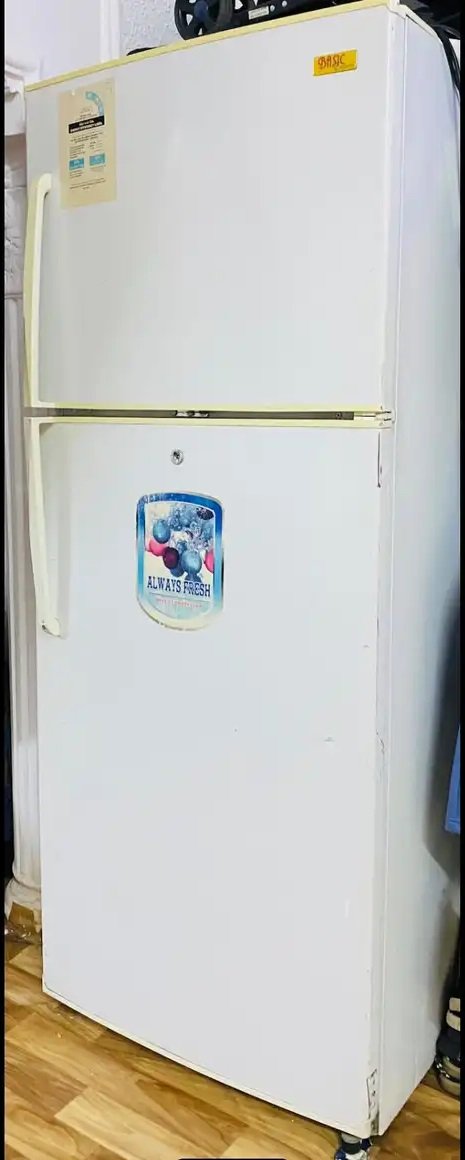 ثلاجة للبيع