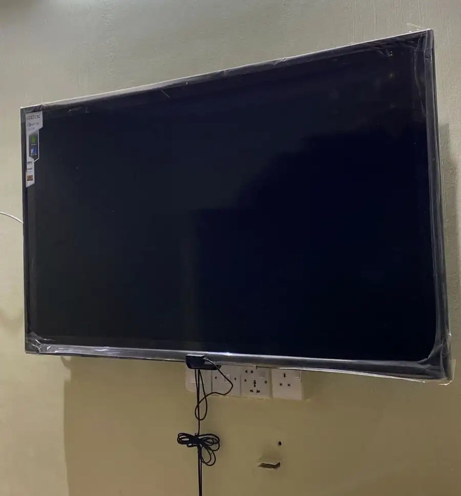 شاشه 55 بوصه جديد ع السوم التواصل