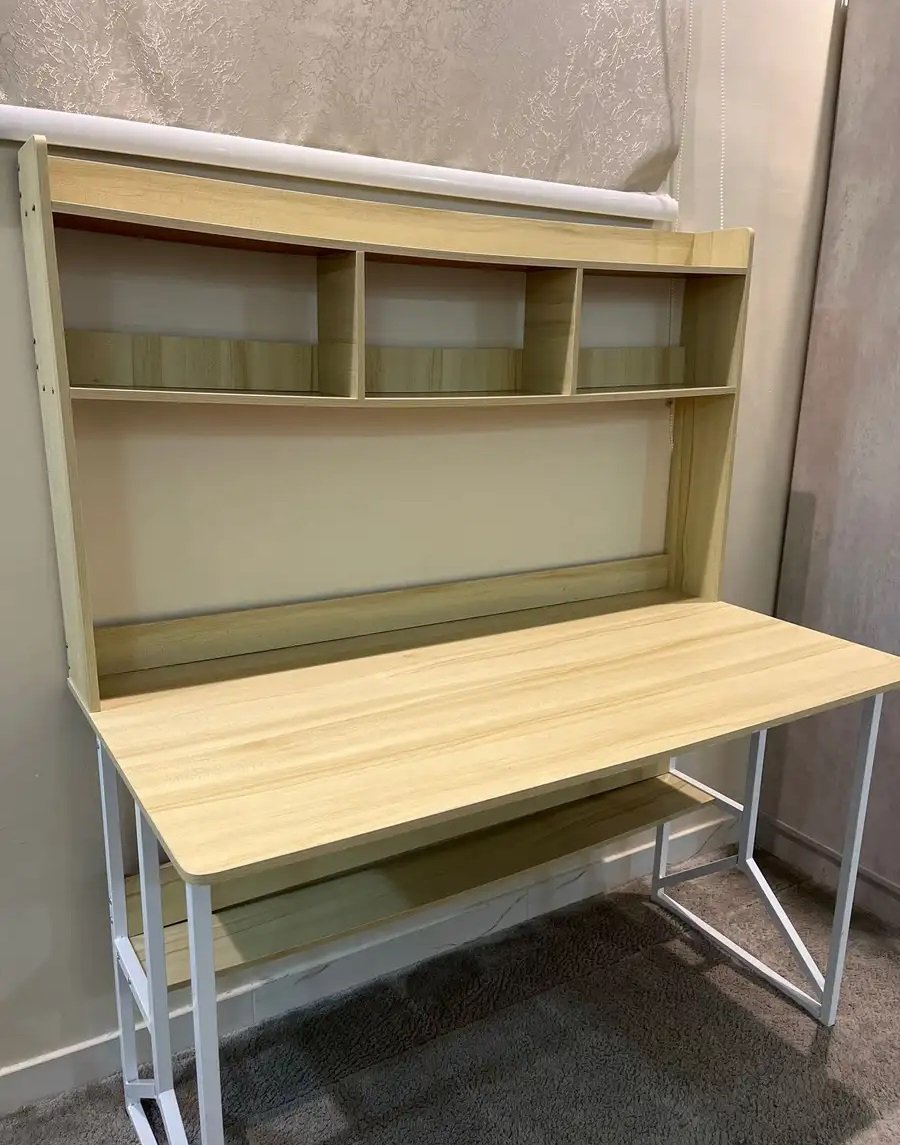 طاولة مكتبية