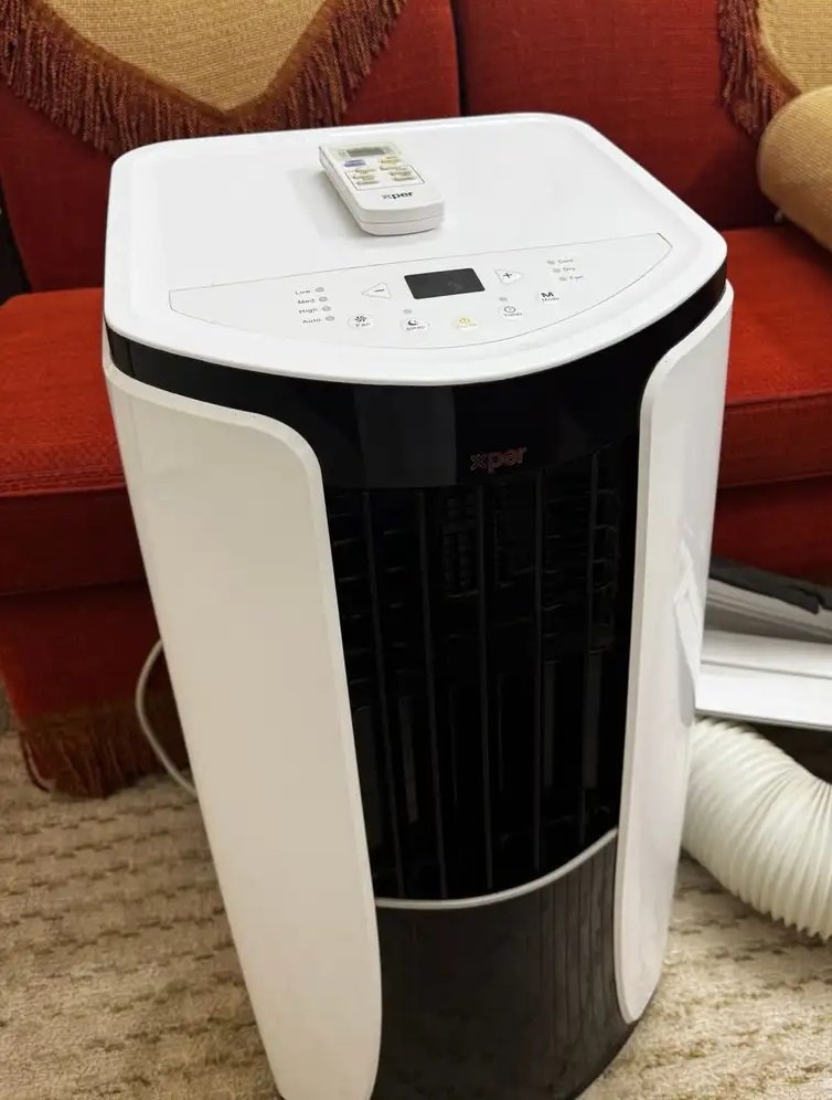 مكيف فريون متنقل نظيف