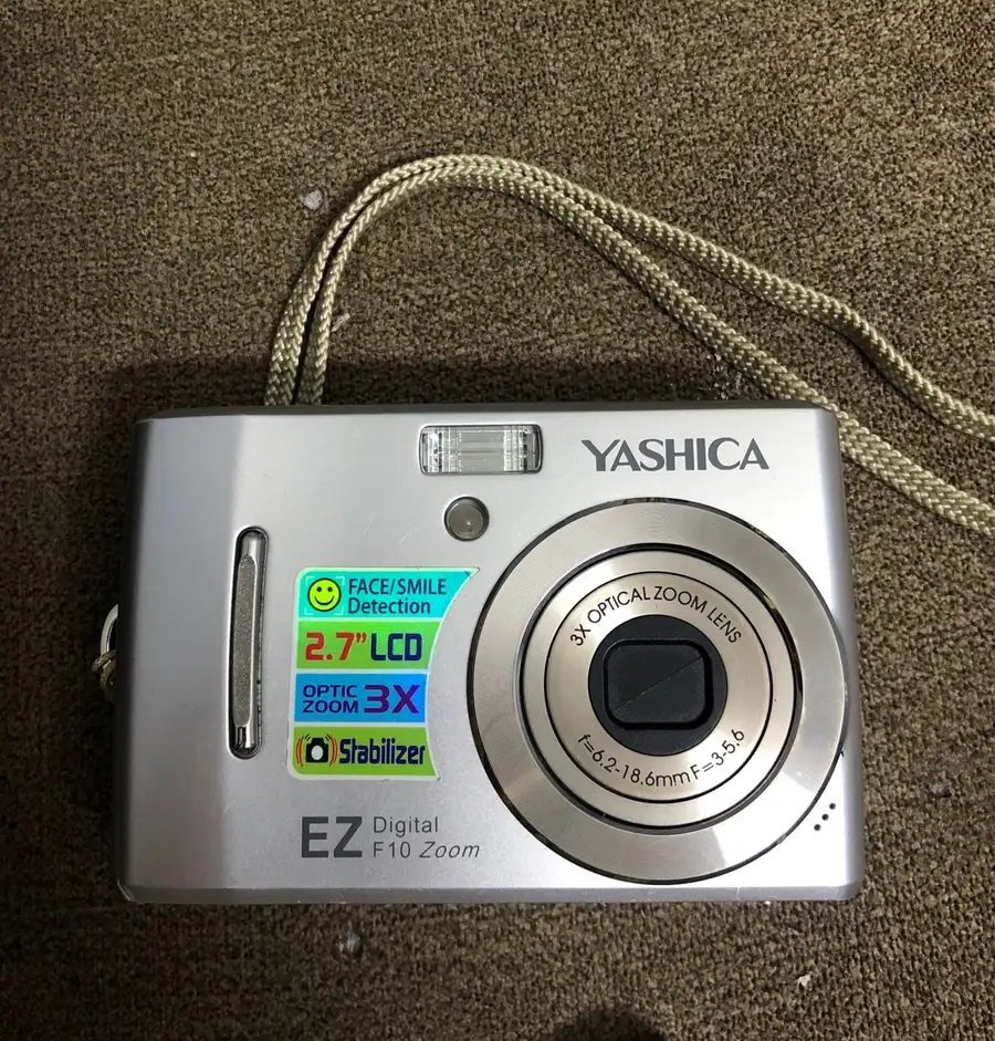 كميرا YASHICA