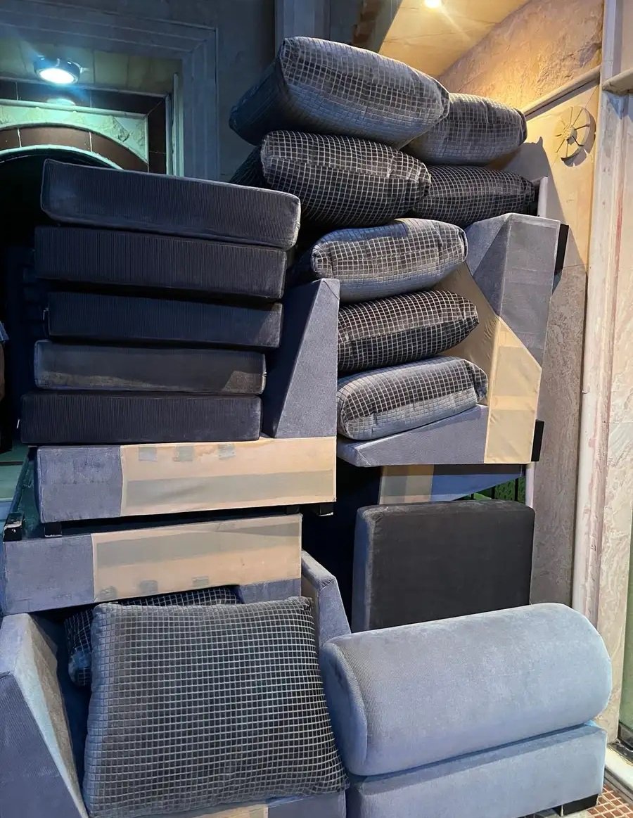 جلسة مجلس كنب شبه جديد فخامة اللون والقماش