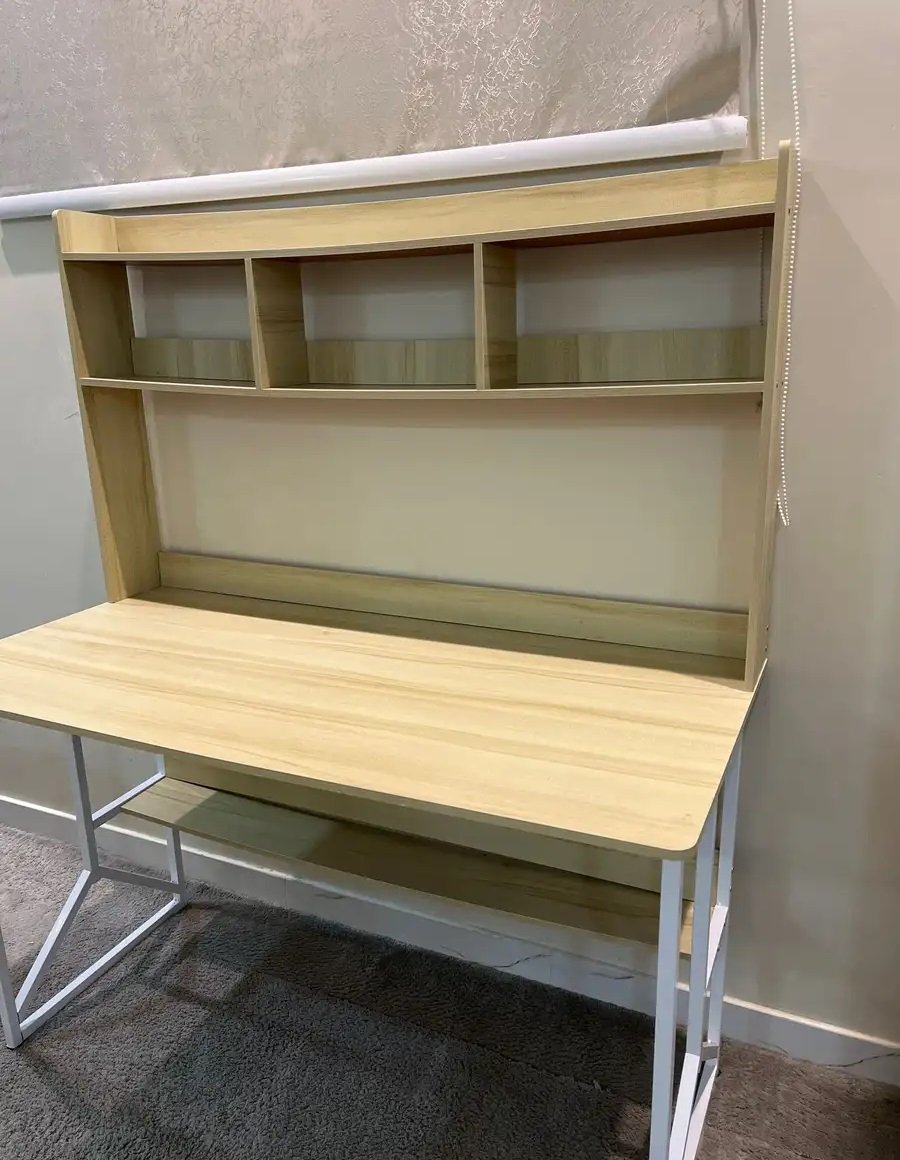 طاولة مكتبية