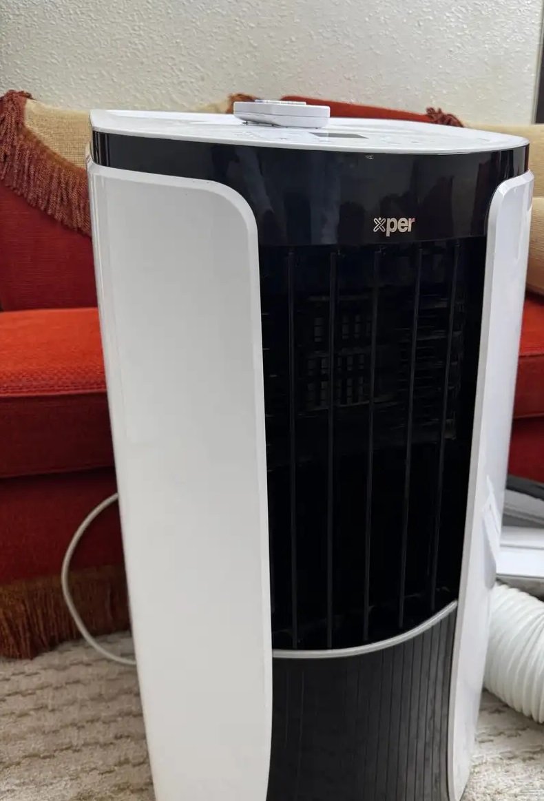 مكيف فريون متنقل نظيف