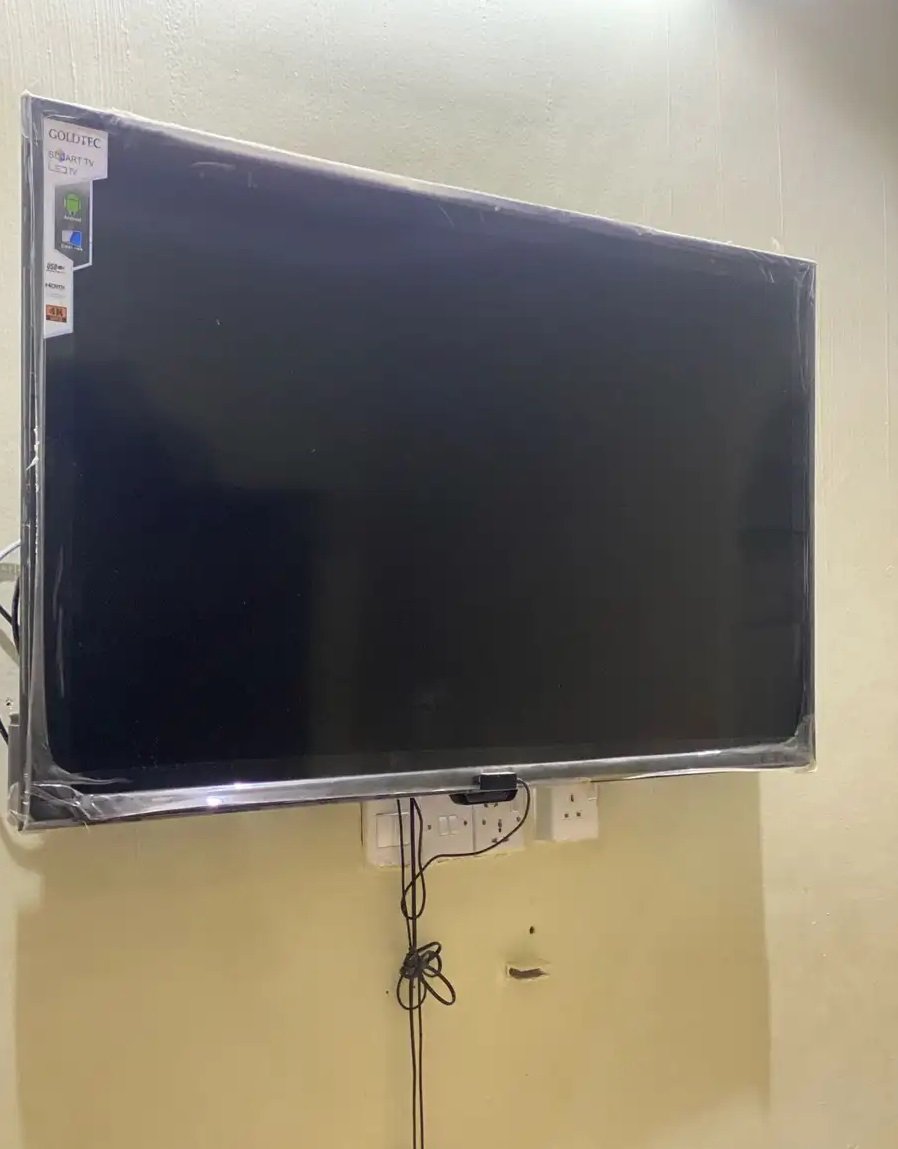 شاشه 55 بوصه جديد ع السوم التواصل