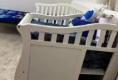 سرير اطفال مع مرتبة
