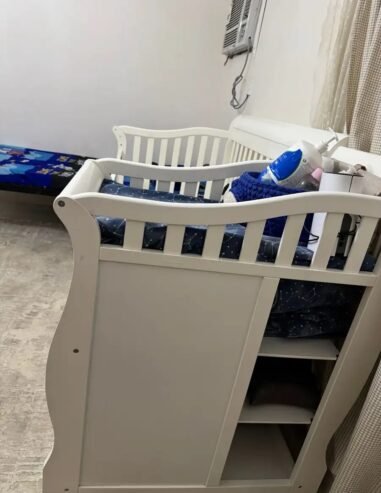 سرير اطفال مع مرتبة