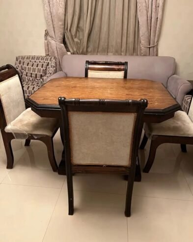 طاوله طعام