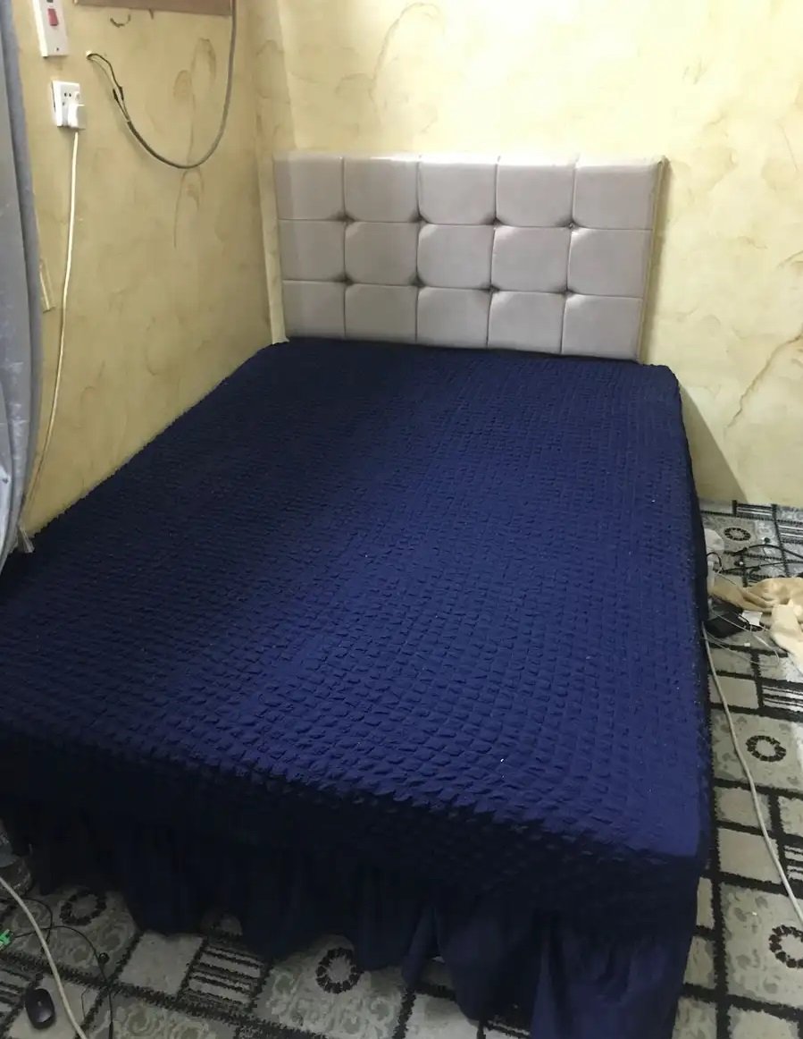سرير للبيع