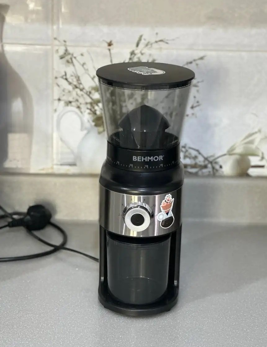 للبيع مكينة قهوى ومطحنه