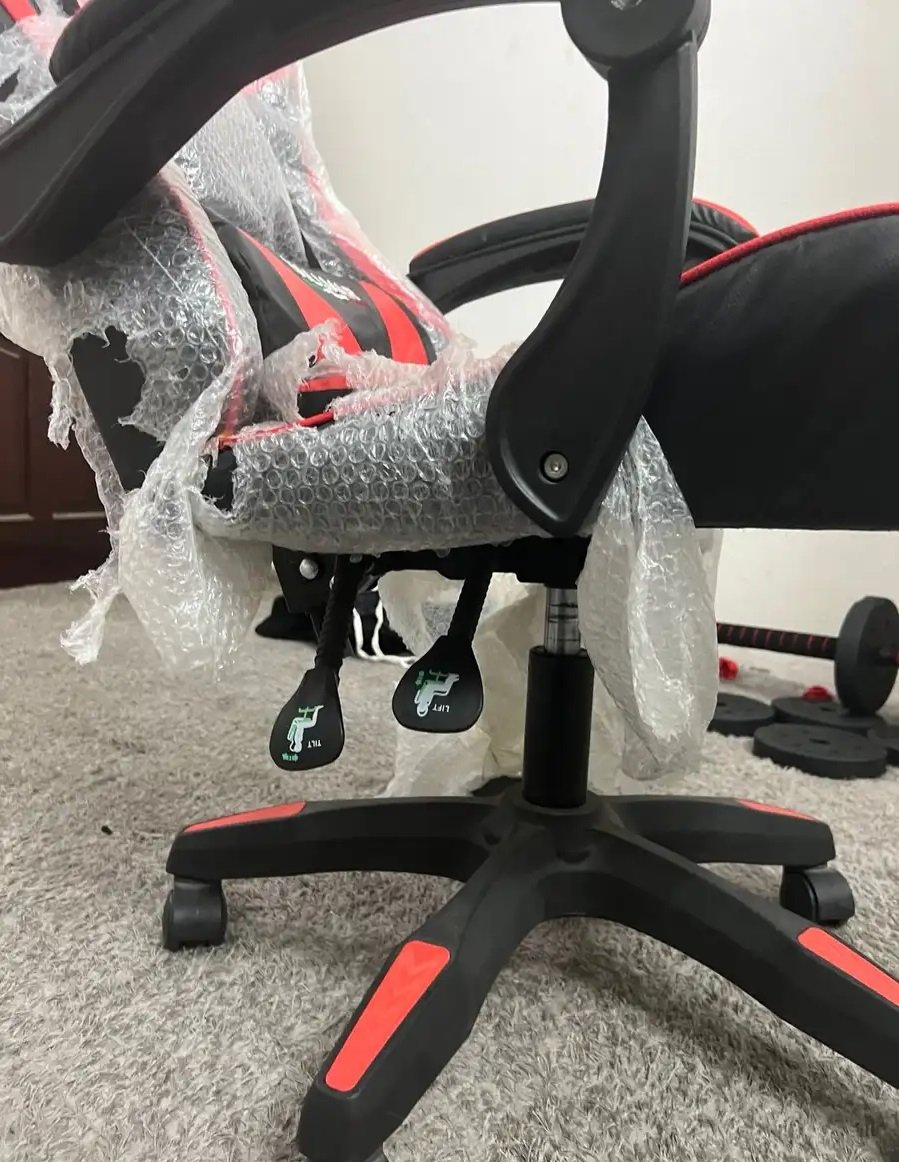 للبيع كرسي قيمنق شرط جديد ما في شي استخدام شهر ونص