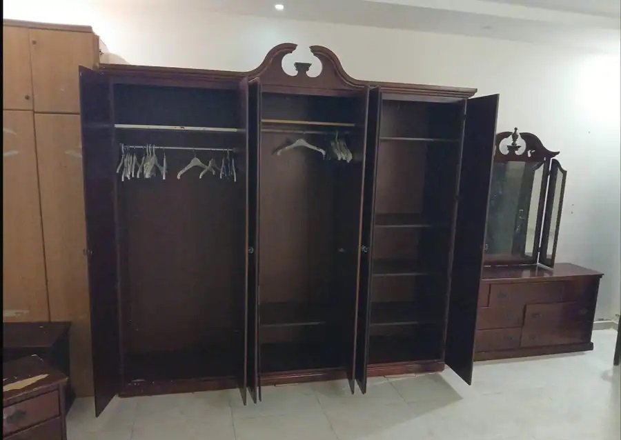 دولاب وتسريحة للبيع اليوم حصرا تخفيض السعر لسرعة البيع 250