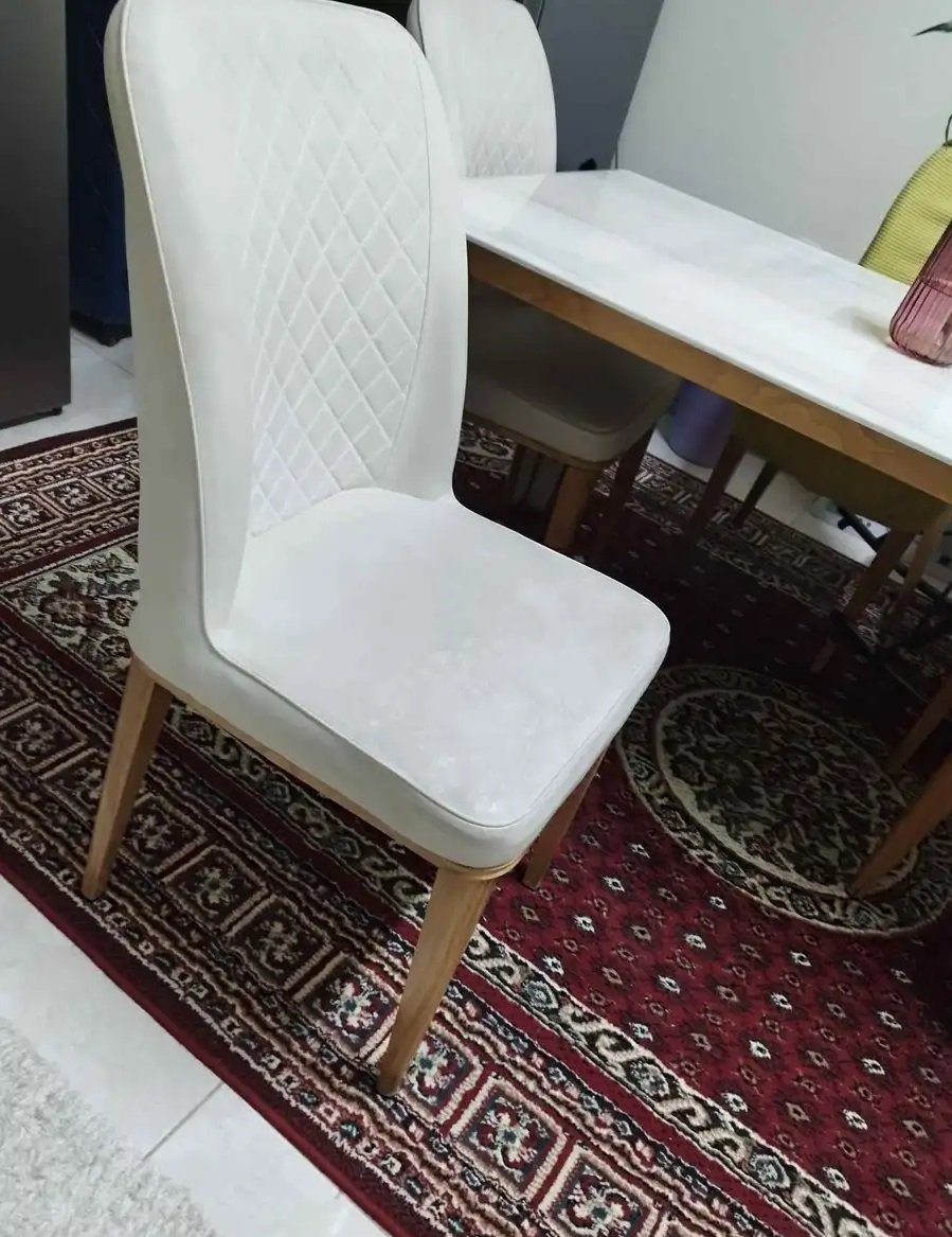 طاولة طعام رخام مع 4 كرسي جلد