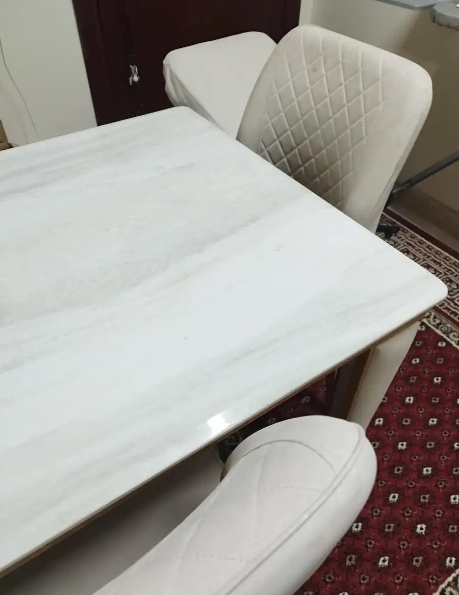 طاولة طعام رخام مع 4 كرسي جلد