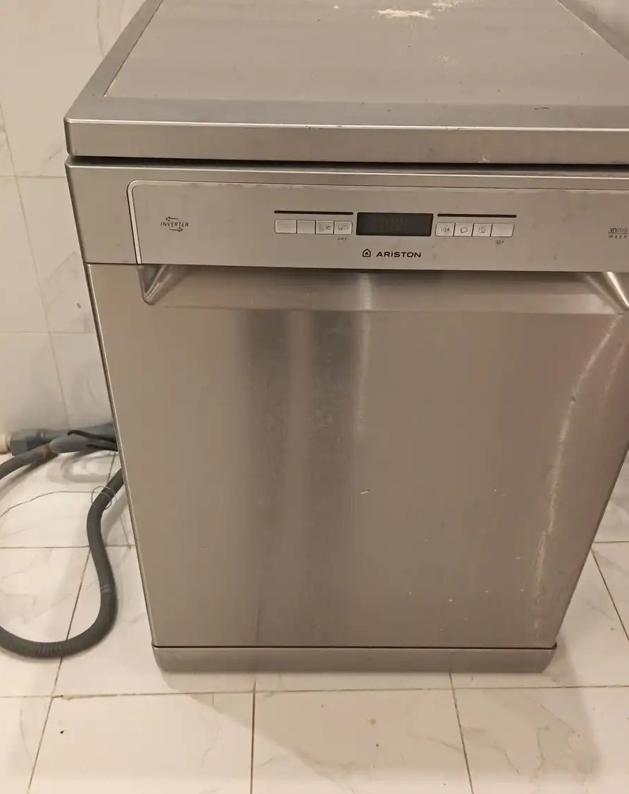 غسالة مواعين اريستون 9 برامج تحتاج تصليح او بيعها ك قطع غيار