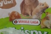 هامسترين ذكر و انثى مع قفصهم و اكلها و أغراضهم بي 150أغراضهم
