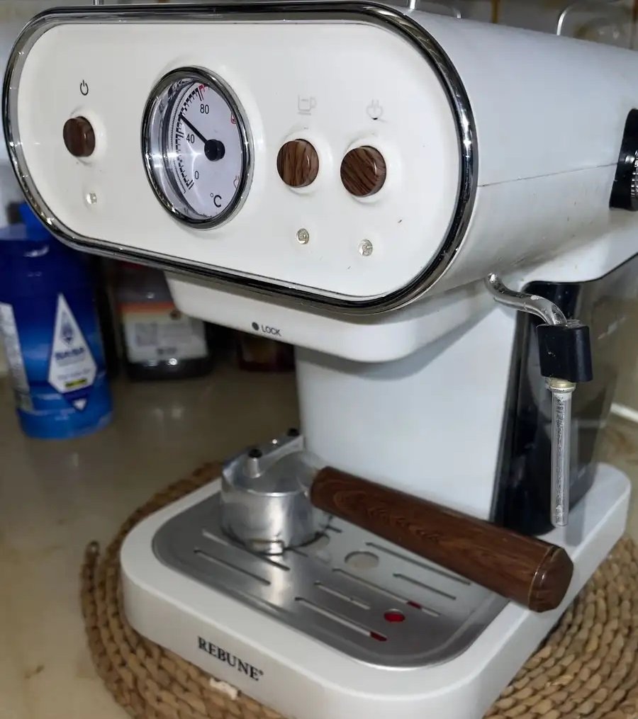 آلة قهوة من شركة ريبون