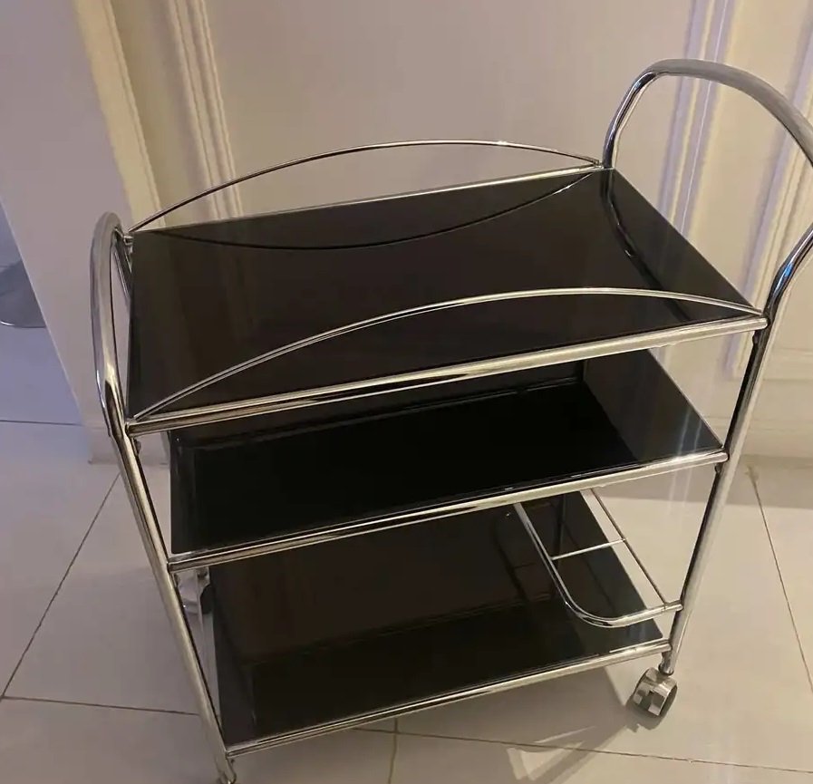 طاوله تقديم نظيفه جدا اخر حبه