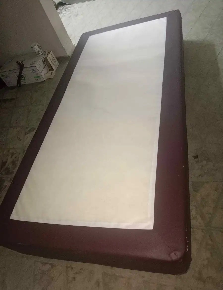 سرير نفر قوى بدون ظهر