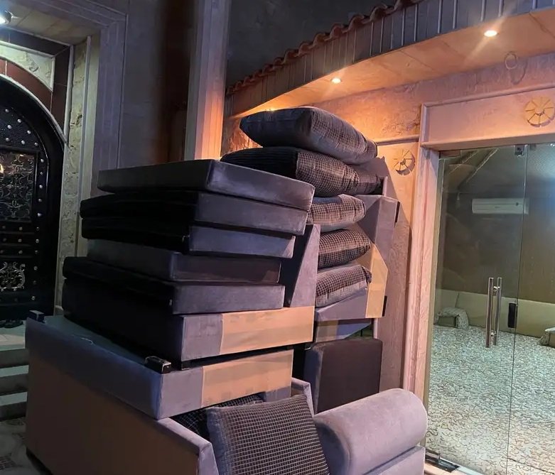 جلسة مجلس كنب شبه جديد فخامة اللون والقماش