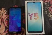 جوال هواوي Y5 نضيف جدا مع كرتونه للبيع