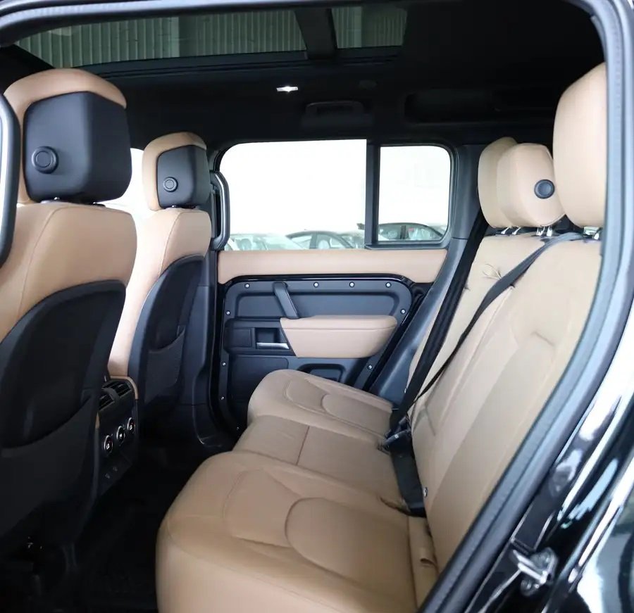 لاند روفر ديفندر SE110 V4 موديل 2025