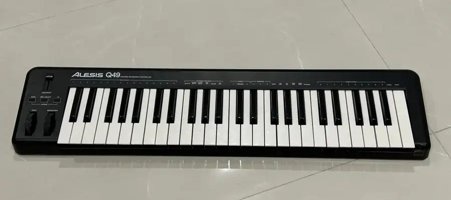 بيانو Yamaha و Alesis بحالة ممتازة ب 350ريال فقط
