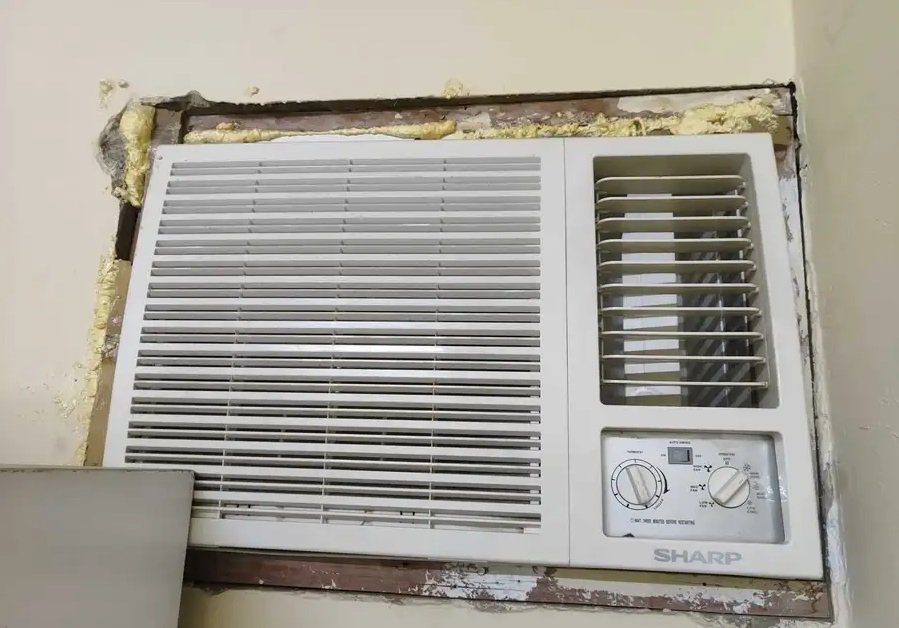 مكيف شارب شبه جديد