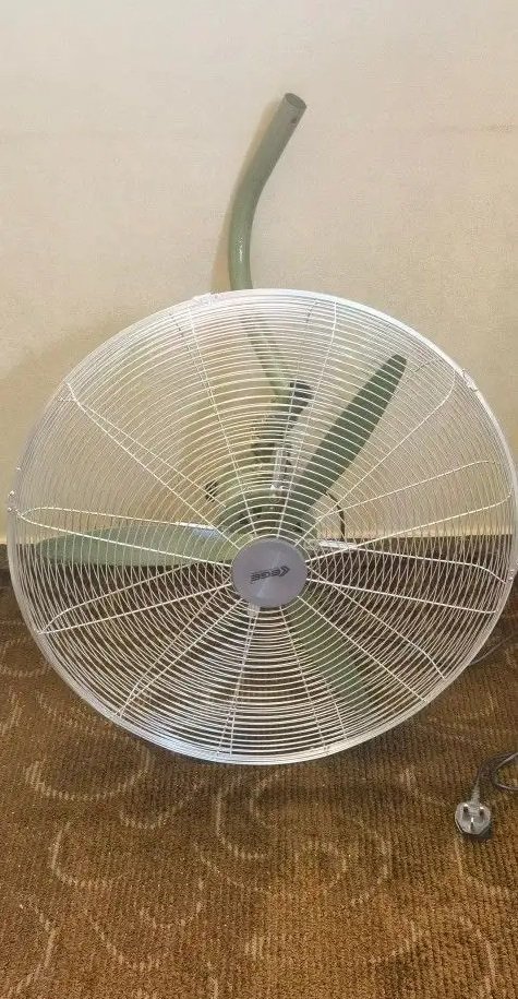 مروحة كبيرة جدار صناعي جديد لم يستخدم والا مرة