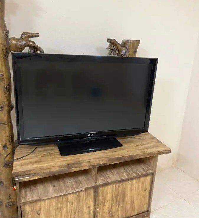 شاشه LG لا تشكو من شي على السوم