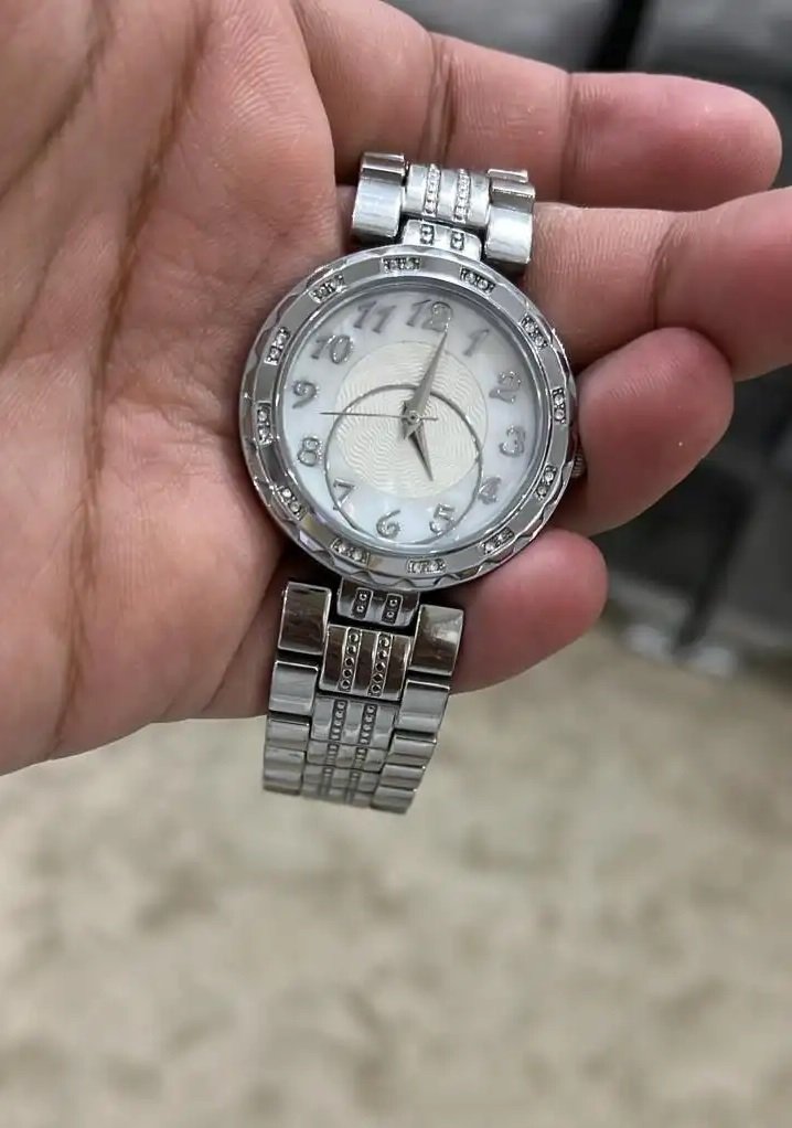 ساعة للبيع ب 600 ريال