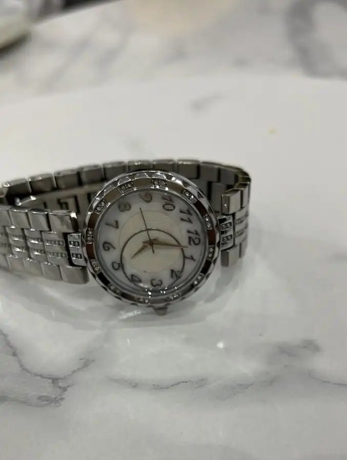 ساعة للبيع ب 600 ريال