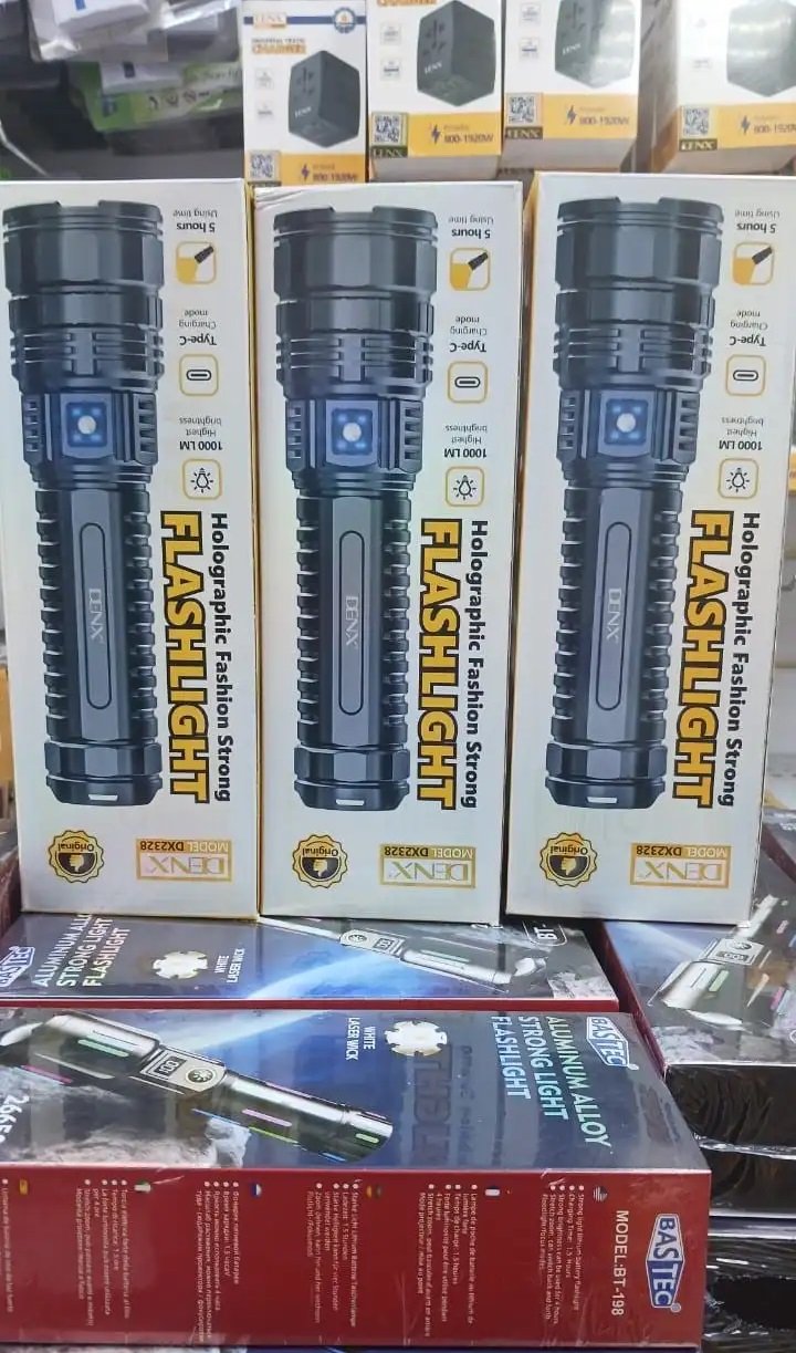 كشاف قوي جدا يوصل ل مدى بعيد