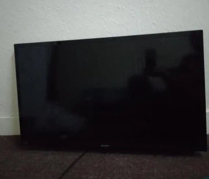 شاشه 32 بوصة مع الحامل سعر 250 ريال