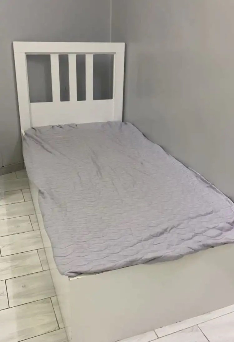 سرير نفر مع مرتبه