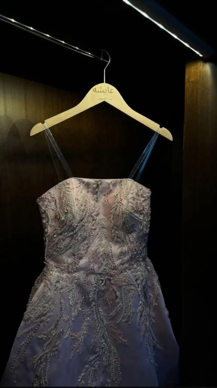 للبيع فستان انلبس 4 ساعات فقط