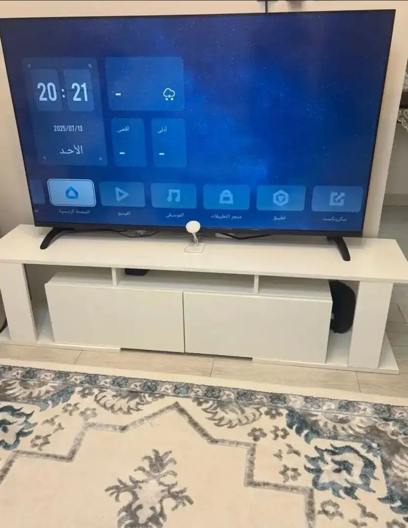 طاولة تلفزيون نظيفه