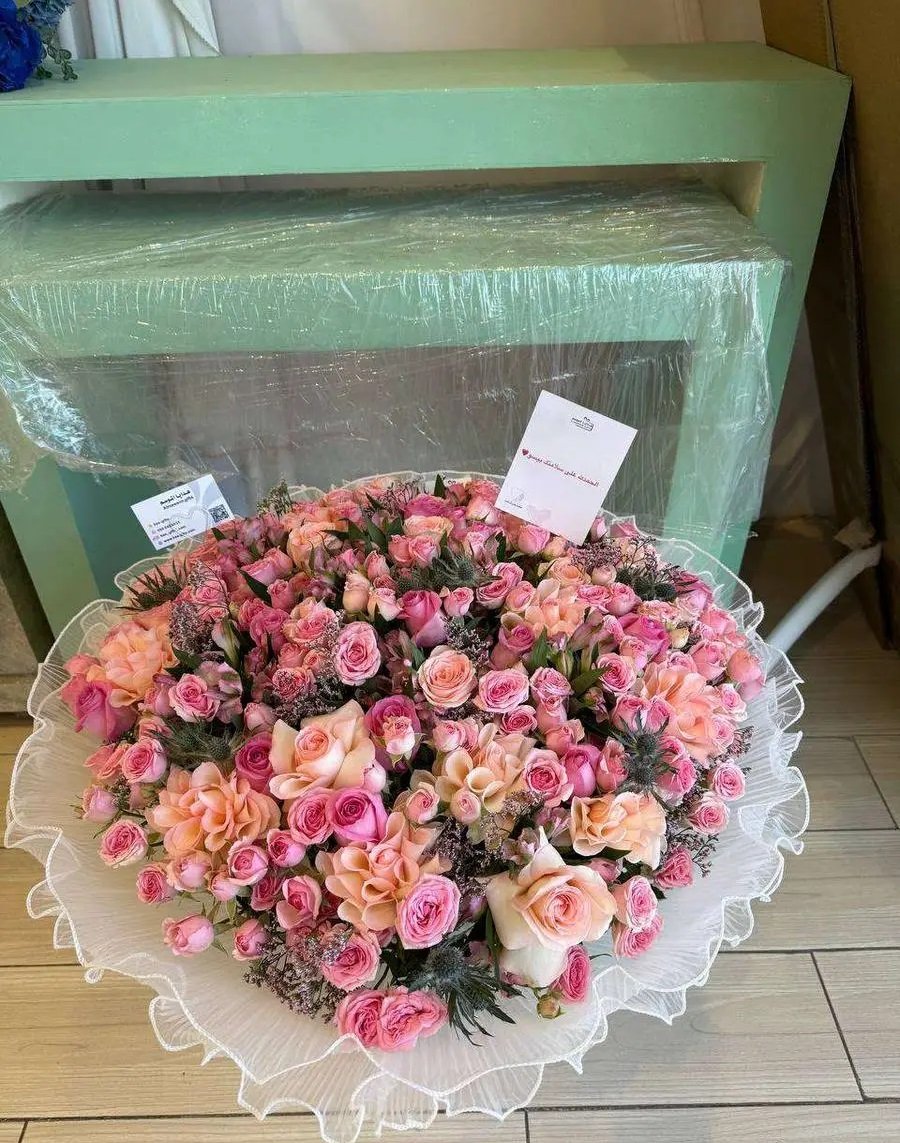 باقة ورد طبيعي فاخرة – تنسيق راق وتوصيل داخل جدة