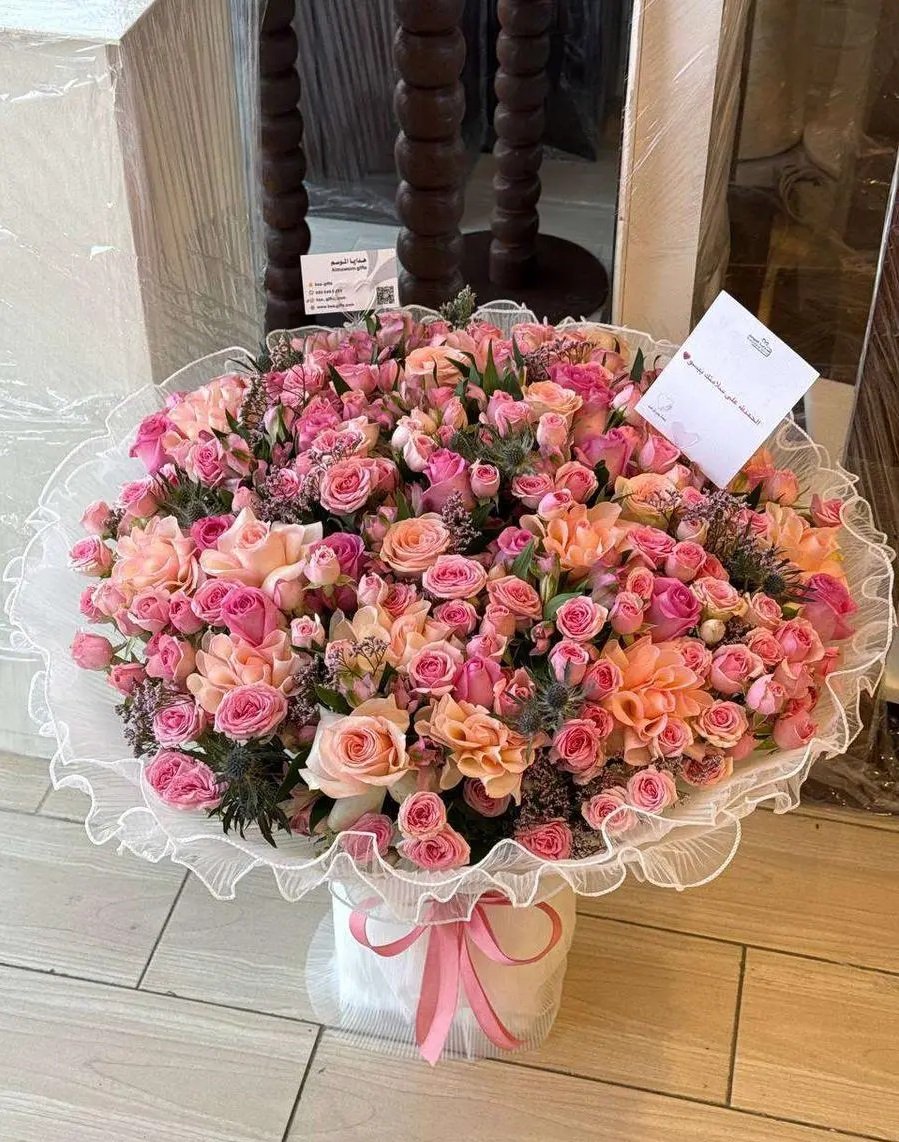 باقة ورد طبيعي فاخرة – تنسيق راق وتوصيل داخل جدة