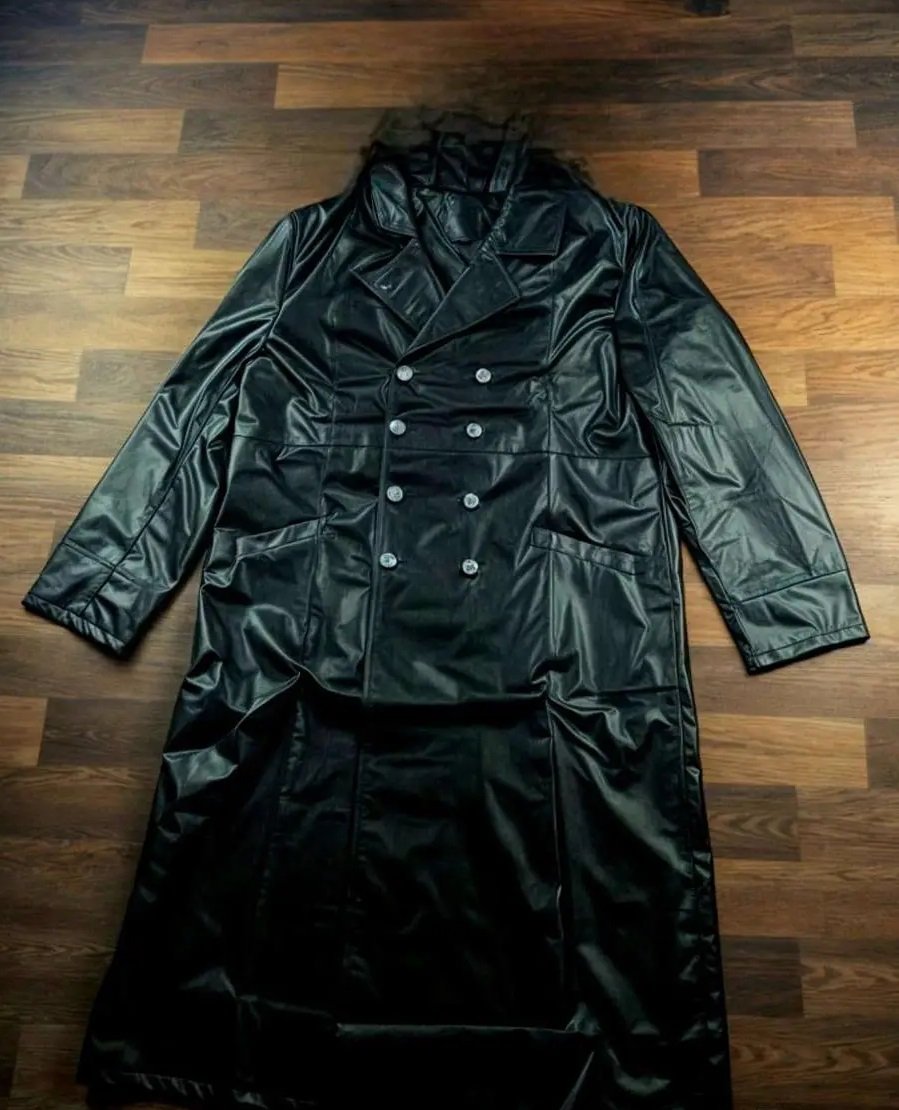 جاكيت واقي مطر اسود