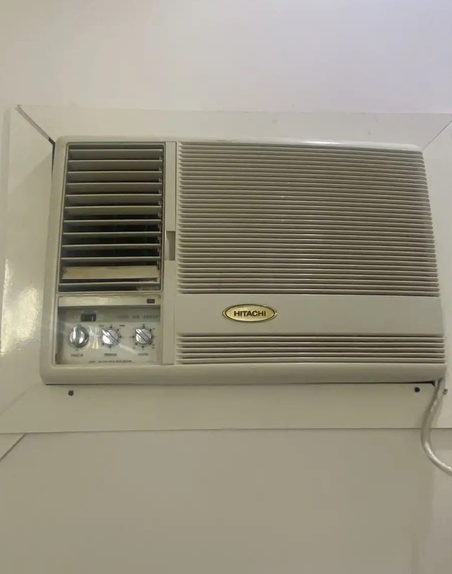 مكيف شباك هيتاشي سعه 24 بحاله جيده وجديد سعر البيع 500