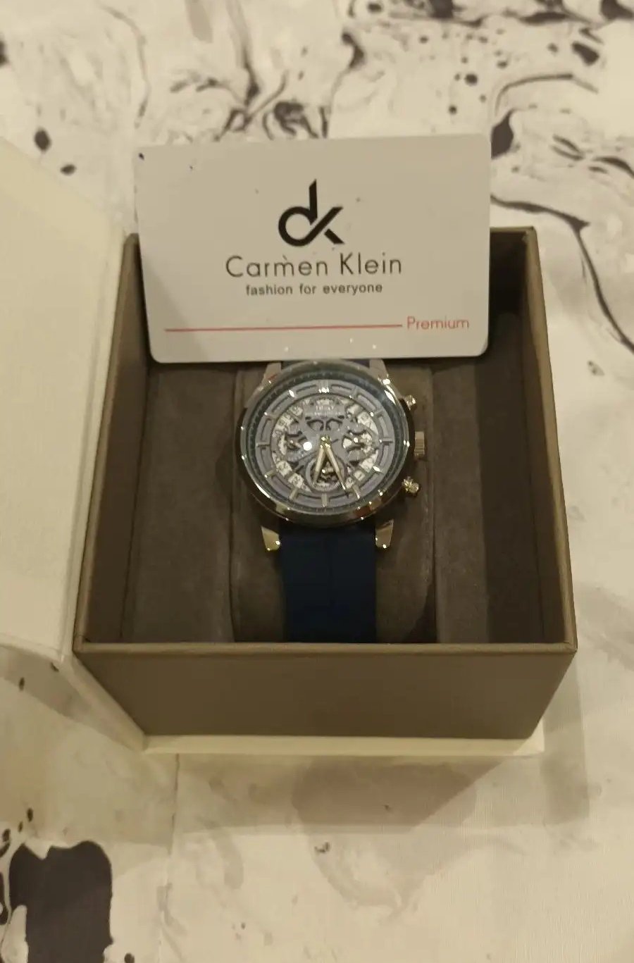 ساعه اصليه البراند Carmen klein