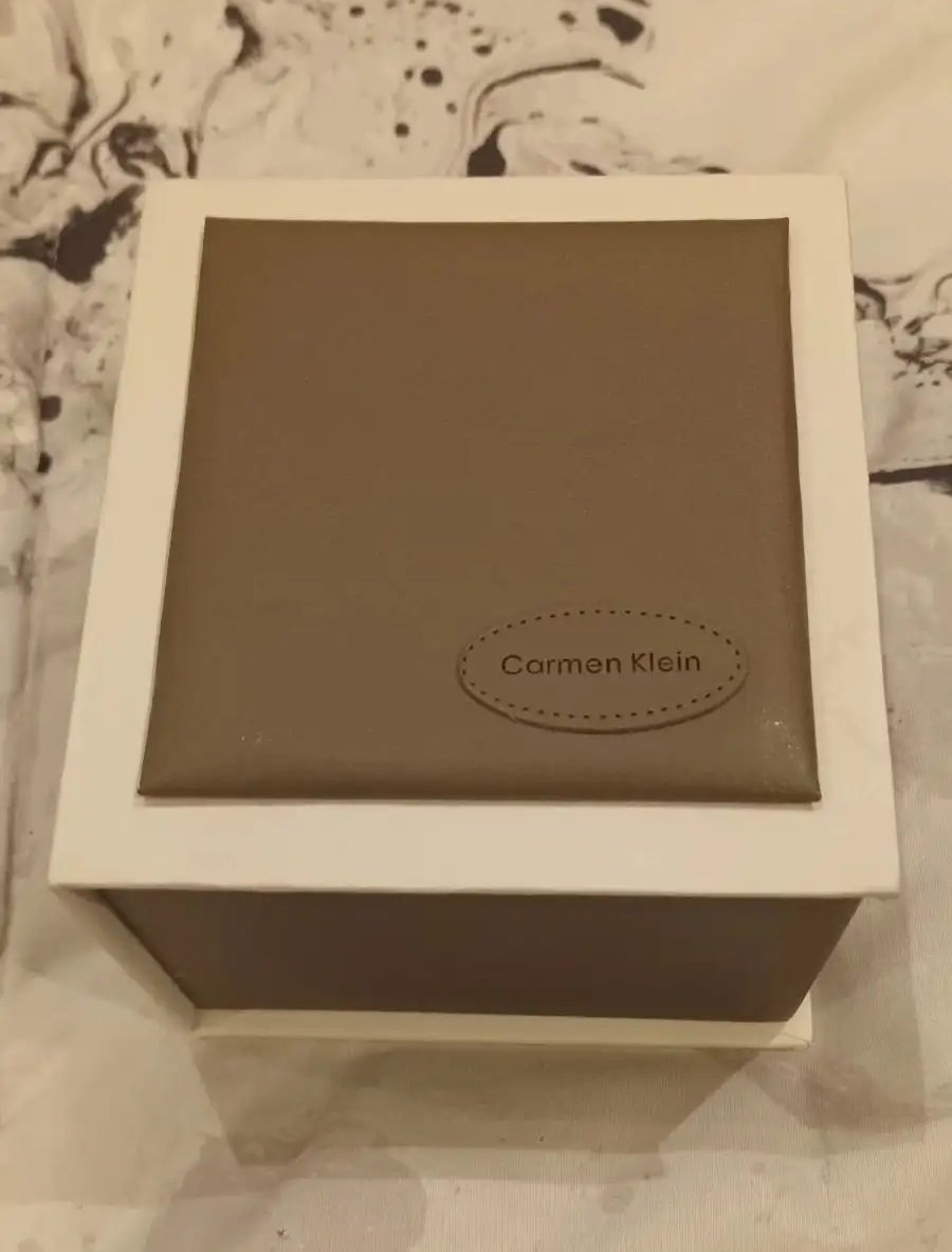 ساعه اصليه البراند Carmen klein