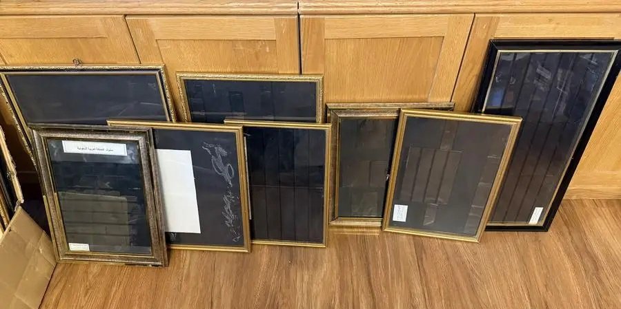 براويز بمقاسات مختلفة