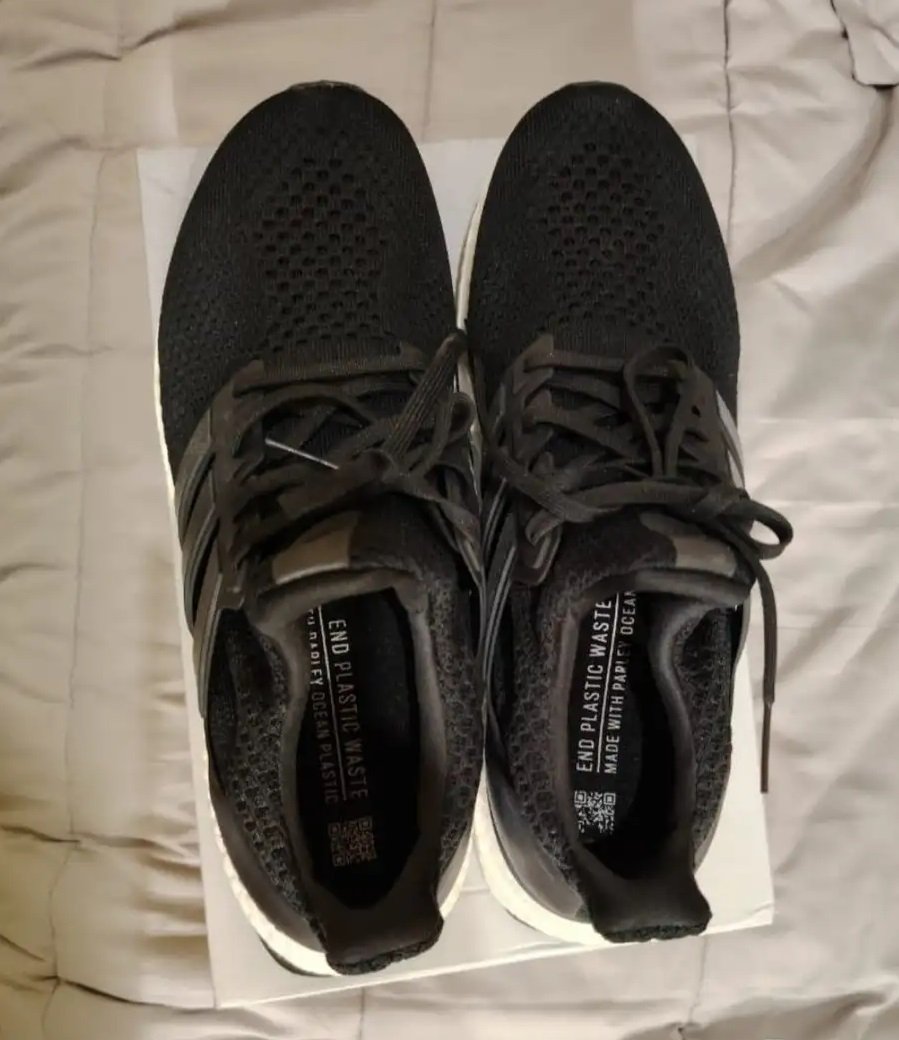 جزمة. اديداس التر بوست اصلية