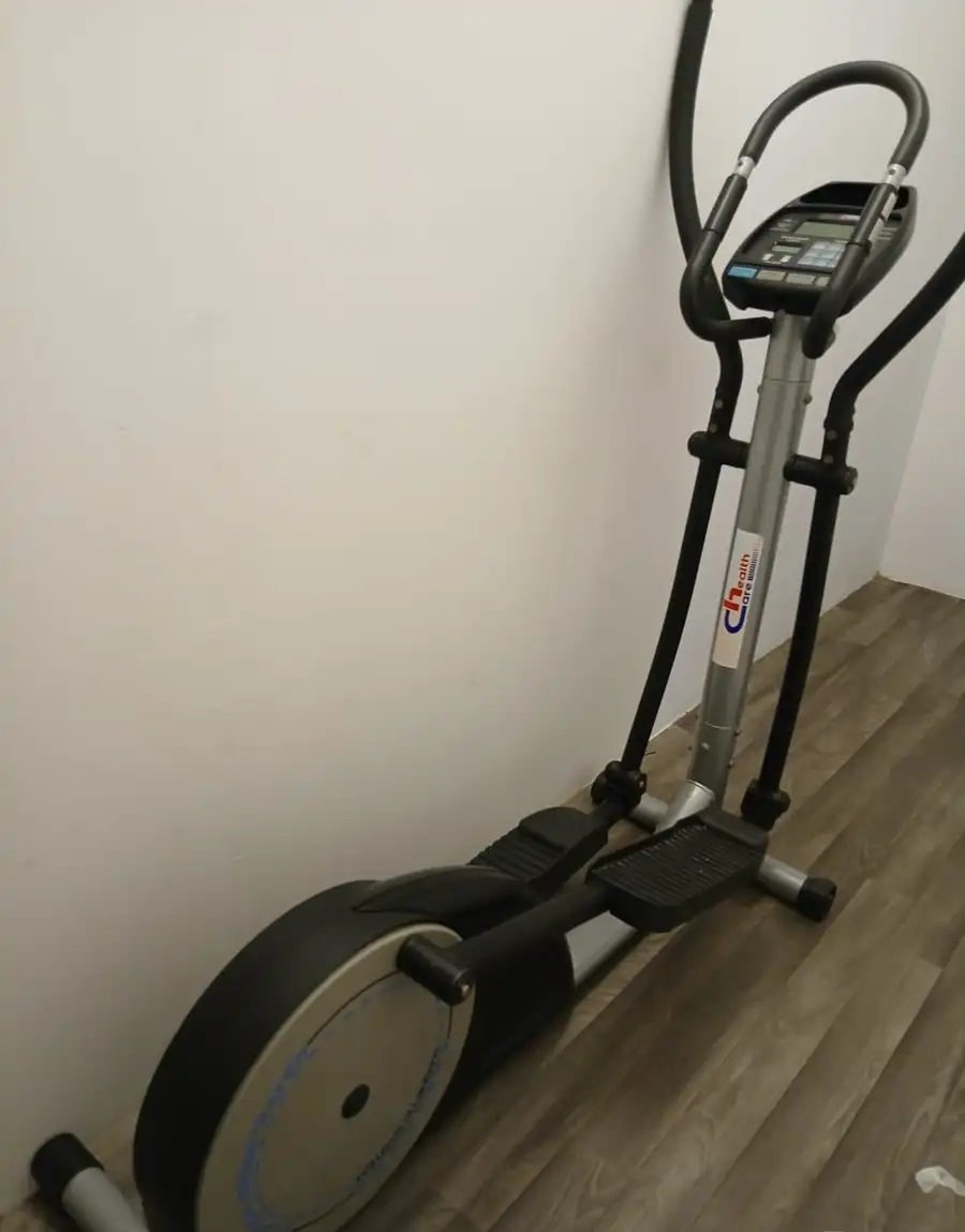 دراجة رياضية شبه جديده